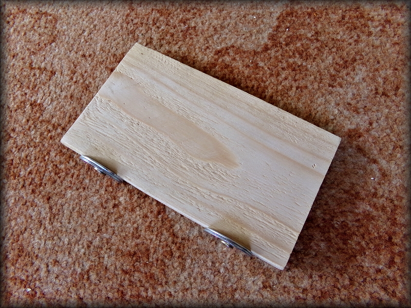 Dřevěná polička 15x8,5x1,5cm - šrouby