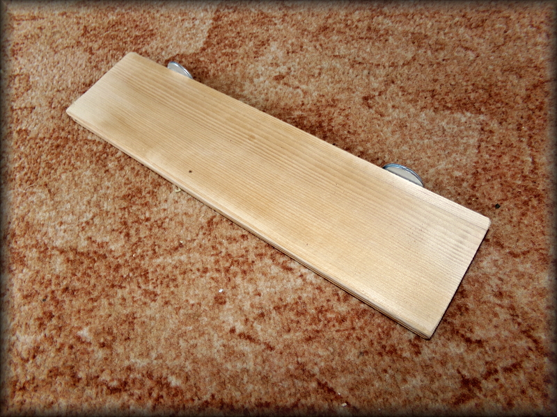 Dřevěná polička 30x9,5x1,8cm - matky
