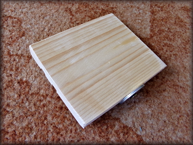 Palubkové stupátko asi 11 x 9 cm se šroubem