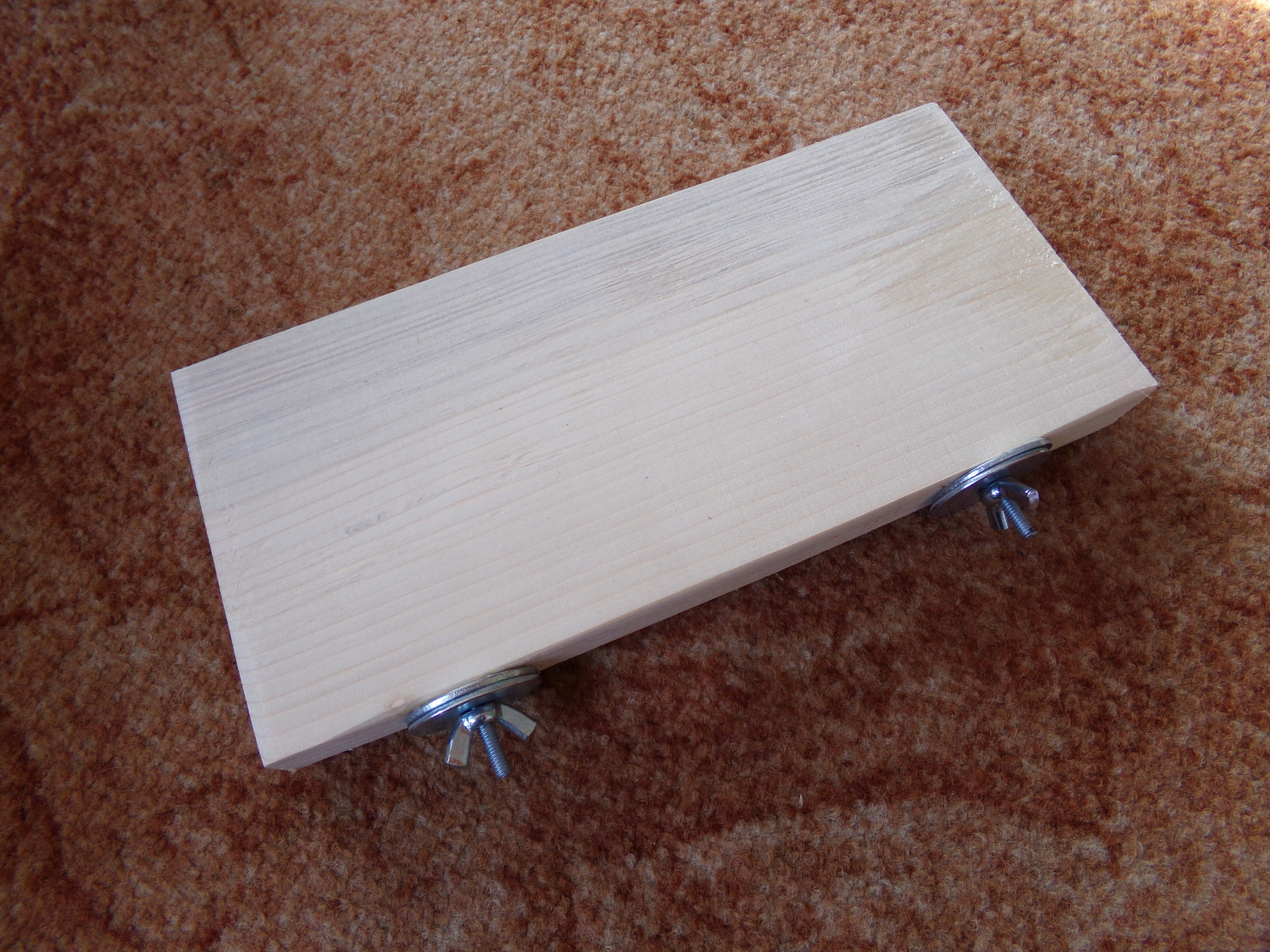 Dřevěná polička 21x9x2cm - matky