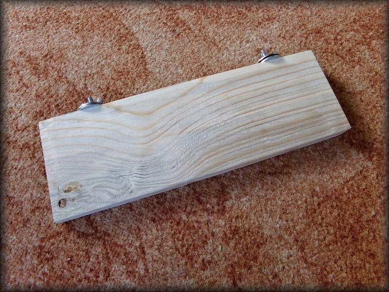 Dřevěná polička 28x9,5cm - matky