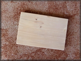 Dřevěná polička kolem 21x12x1,5cm