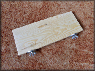 Dřevěná polička 22x8,5x1,5cm - matky