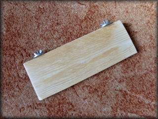 Dřevěná polička 24x8,5x1,5cm - matky