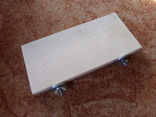Dřevěná polička 21x9x2cm - matky